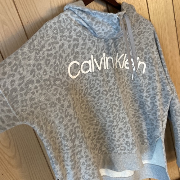 Calvin Klein Grey Cheetah Print Womens Sweater - Picture 4 of 8